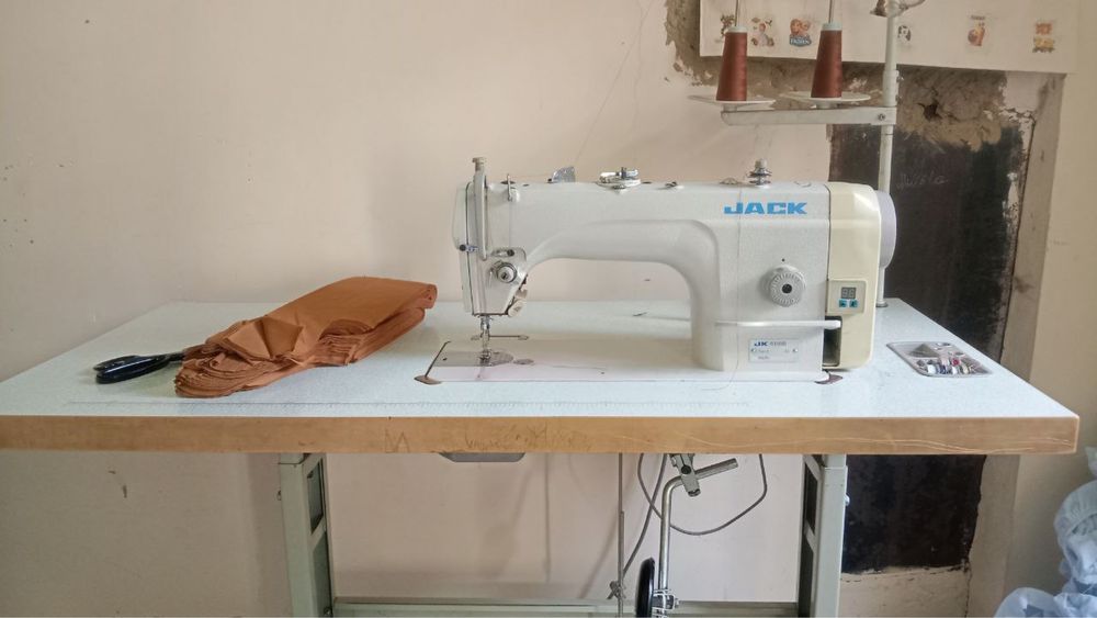 tikuv mashina sotiladi