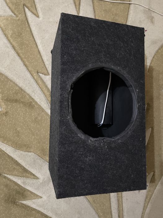 Продается ящик для сабвуфера