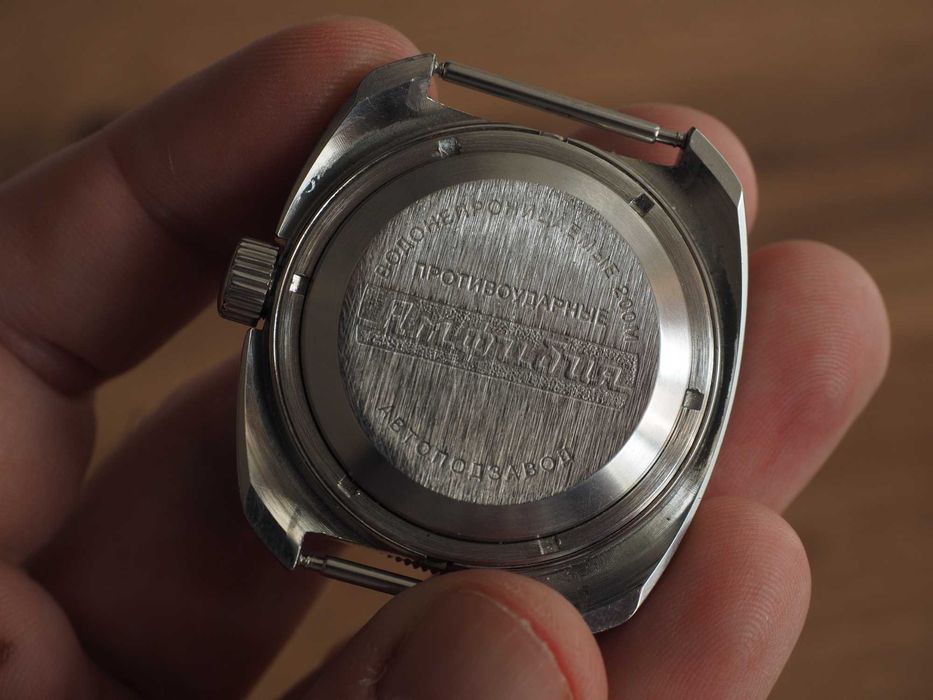 Ceas mecanic sovietic Vostok, automat, rez. la apă, funcțional, URSS