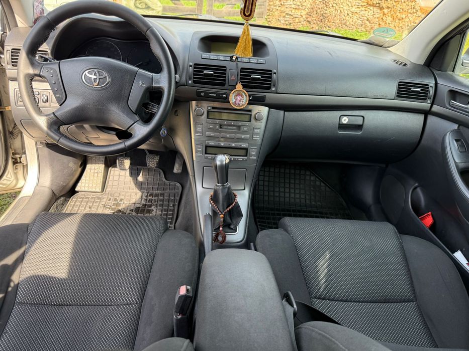 Toyota Avensis.