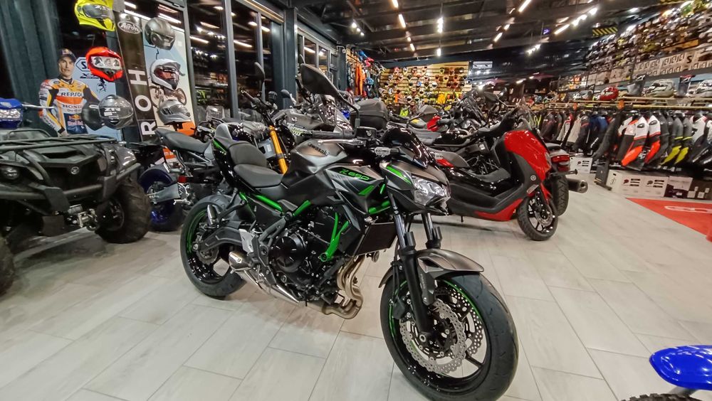 Kawasaki Z650 -0km pret livrare prin EST BIKE Campina