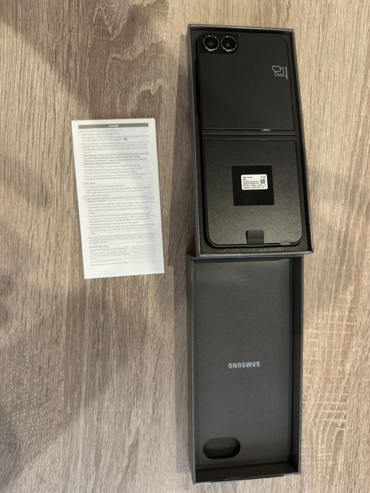 *ЧИСТО НОВ* Samsung Galaxy Z Flip7 FE