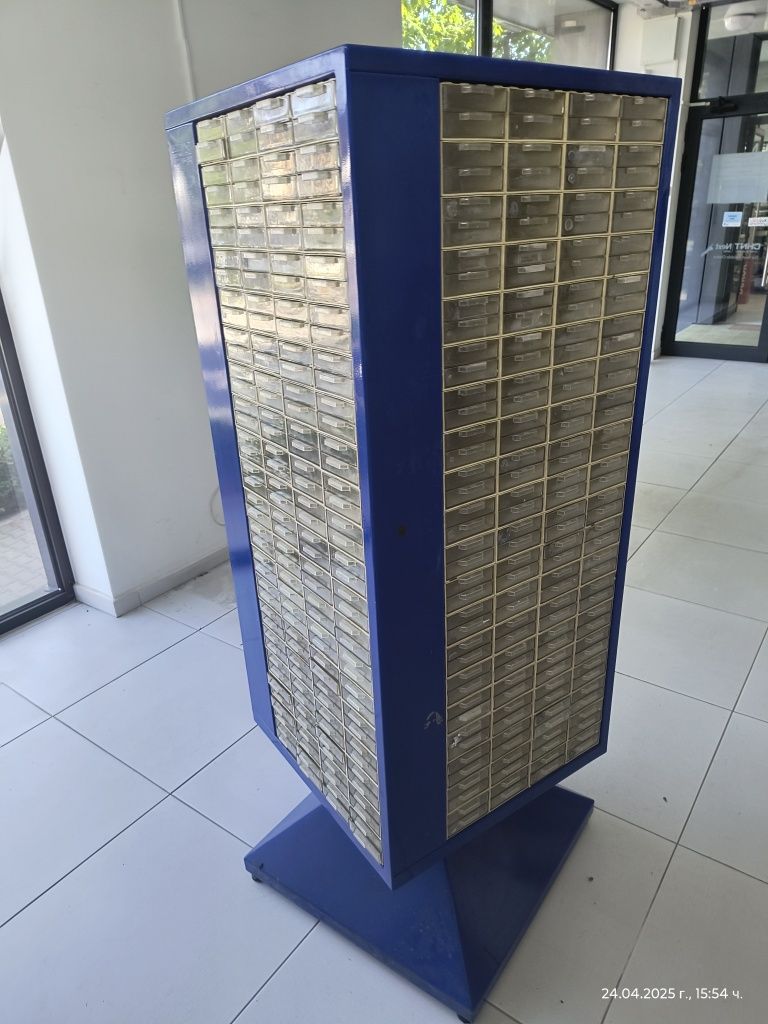 Метален шкаф с чекмеджета - 640 бр.