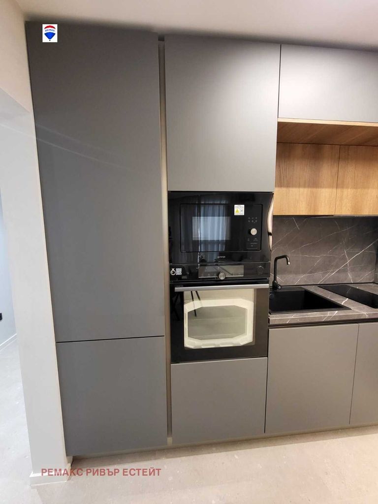 Дава се под наем Двустаен апартамент в Русе, Център - 65 кв.м за 663 € - Снимка #3