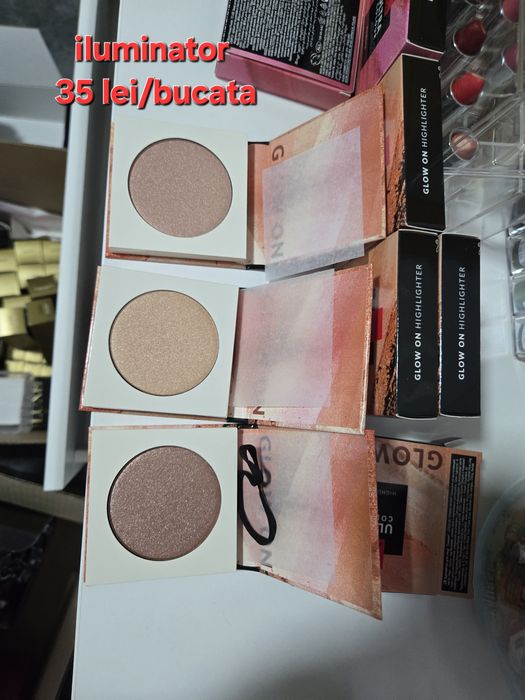 Iluminator pudra gama Avon