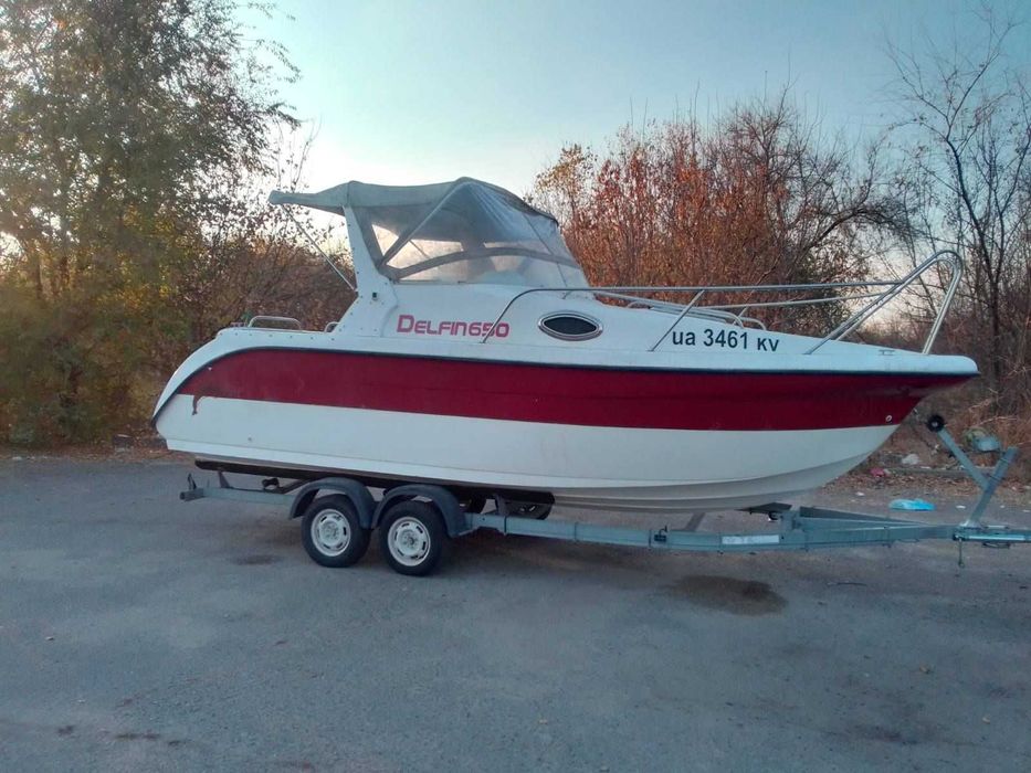 Vând o barcă Delfin 650 cu cel mai bun motor SUZUKI DF 140