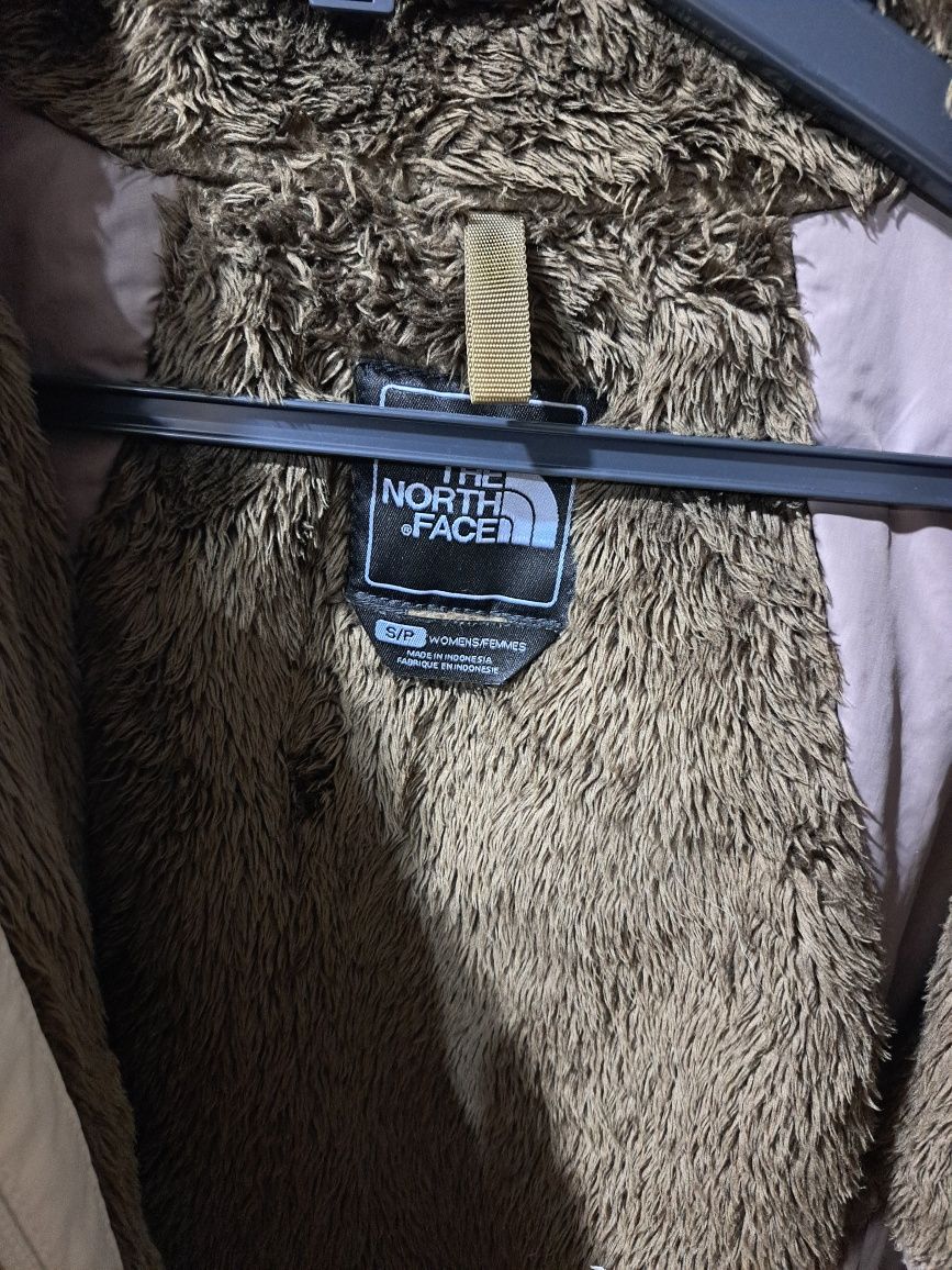 The North Face dama
