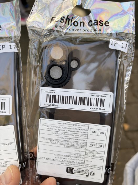 Huse negre si protectie geam Iphone 17