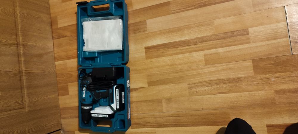 Masina de găurit și însurubat Makita18 V