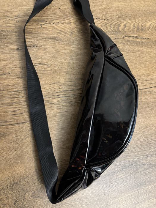 Дамска лачена чанта