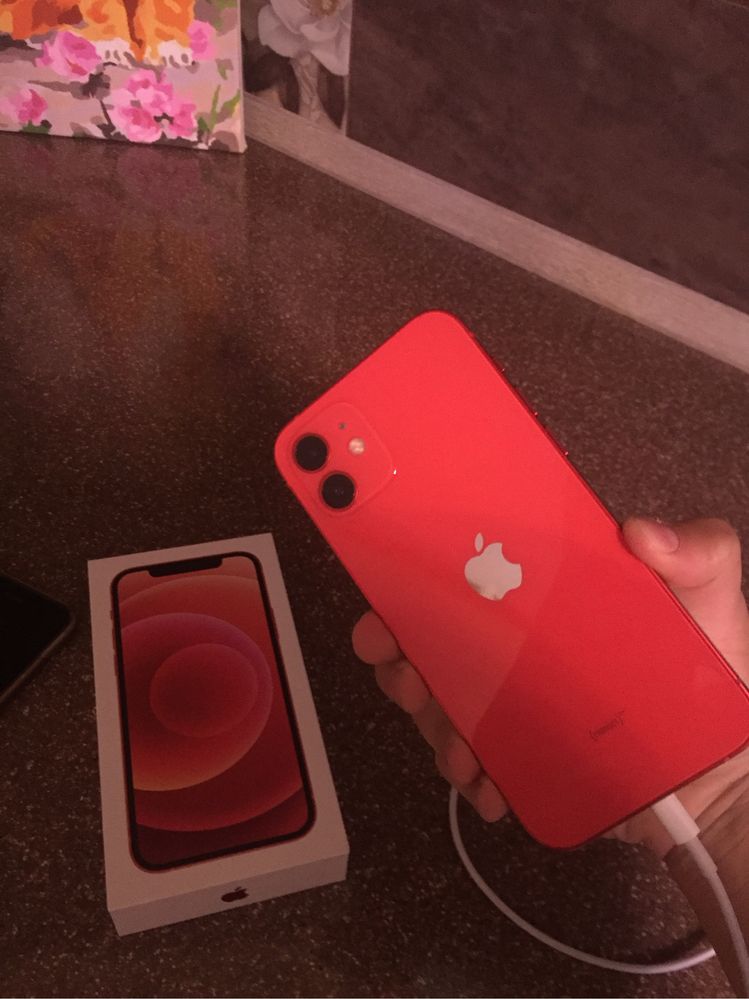 iPhone 12. Продам срочно. Торг