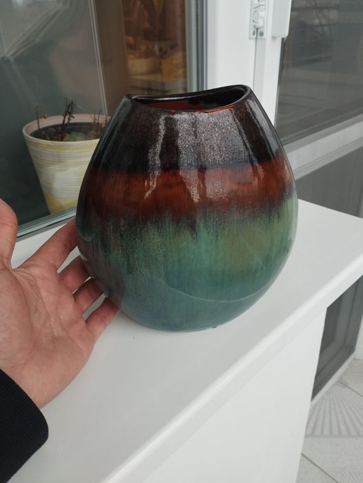 Много красива малка ваза