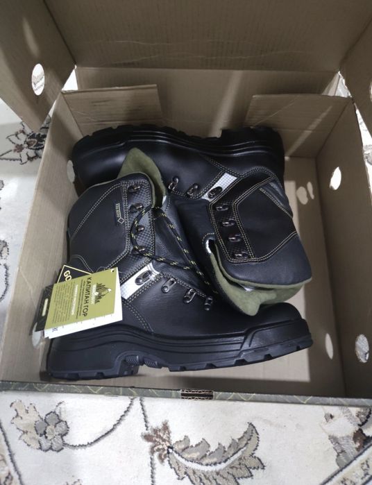 Продам фирменные ботинки