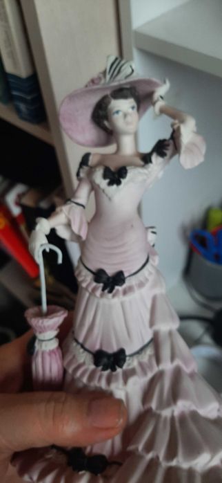 Порцеланови кукли с маркировка