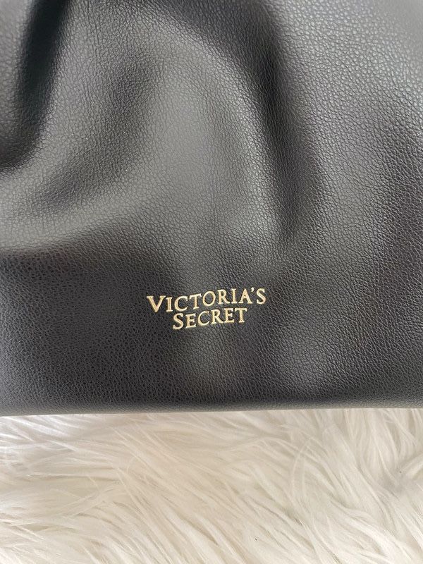 Дамска кожена чанта Victoria’s Secret