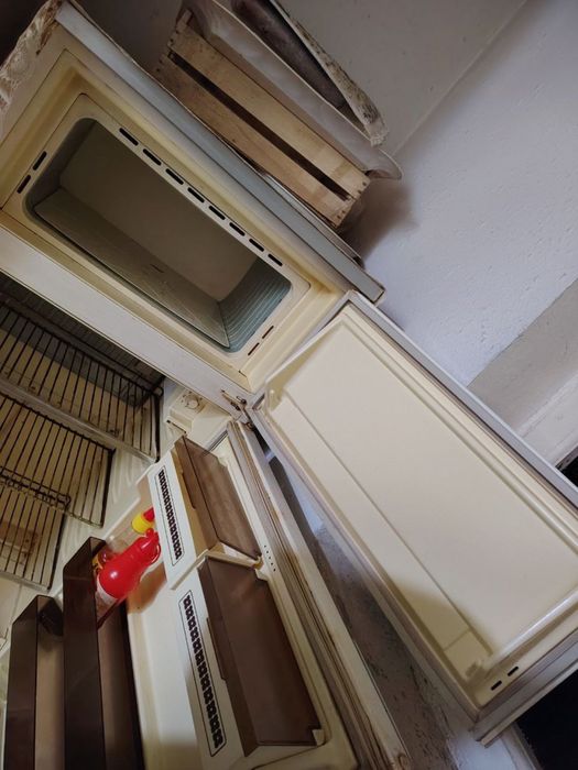 Холодильник продается 300тысяч рабочий