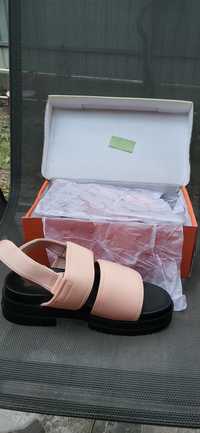 Sandale roz mărimea 36