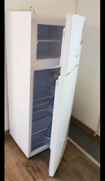 Продавам  диван,маса ,кухненски шкафове,телевизионна маса,