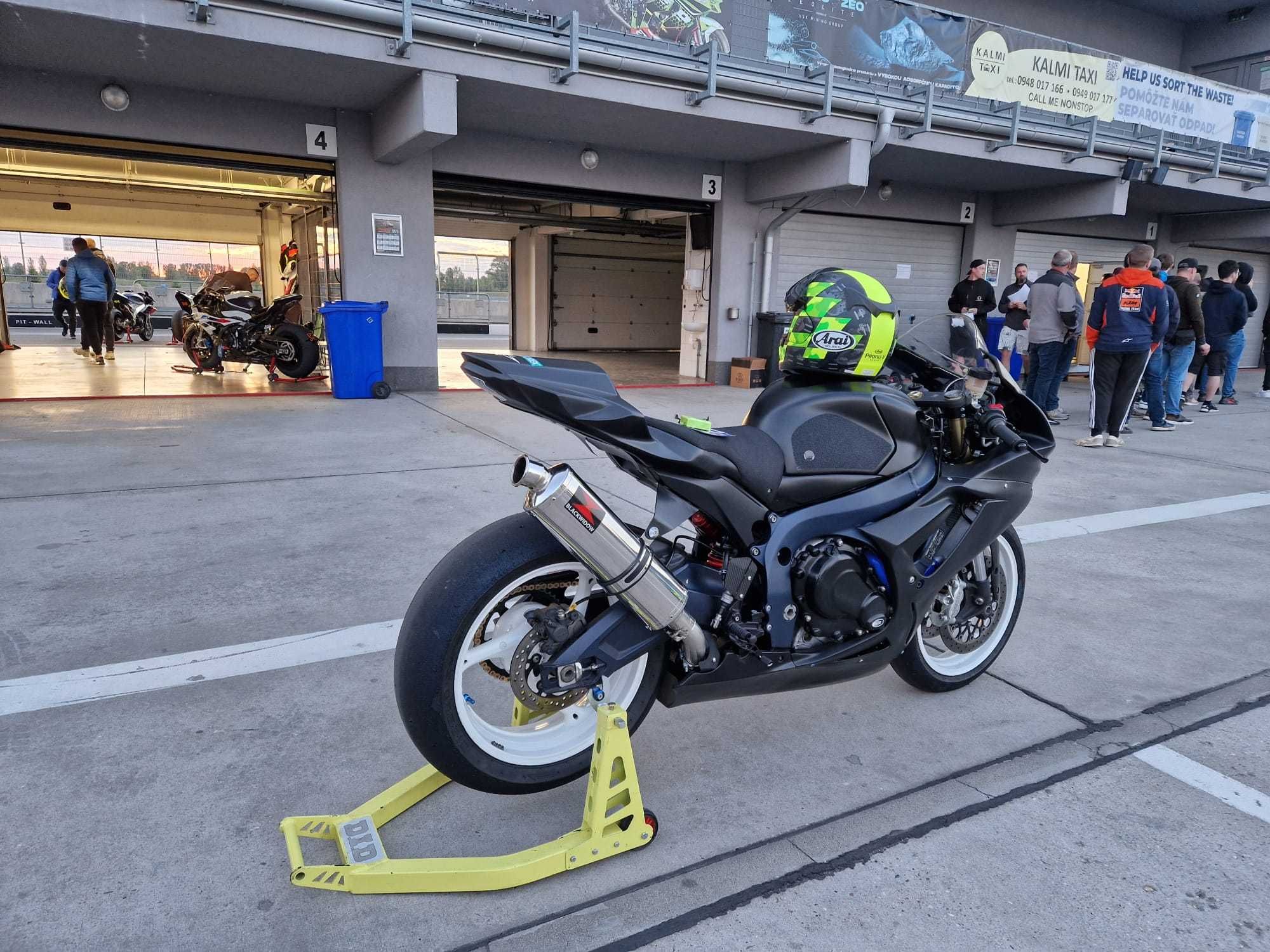 Suzuki gsx r pista circuit