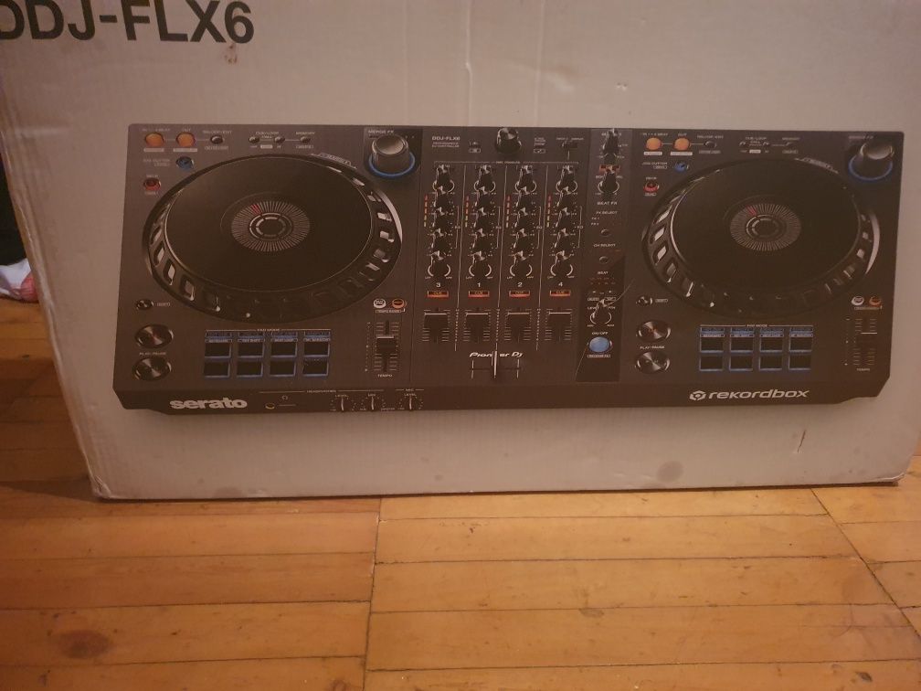 Продаю DJ контроллер flx6