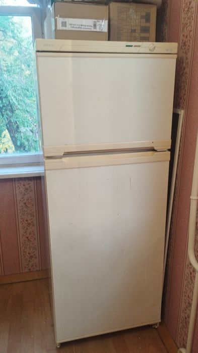 Холодильник б/у отдам