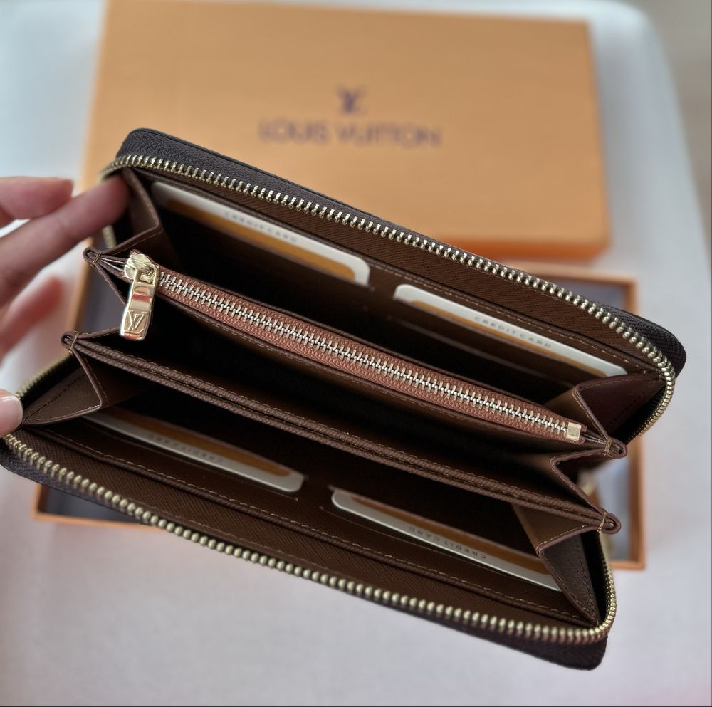 Дамско портмоне Louis Vuitton естествена кожа като ново