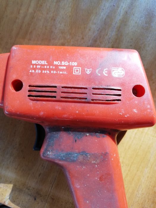 Pistol electric de lipit cu fludor