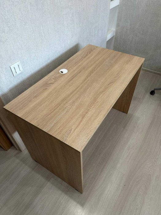 Письменный компьютерный стол