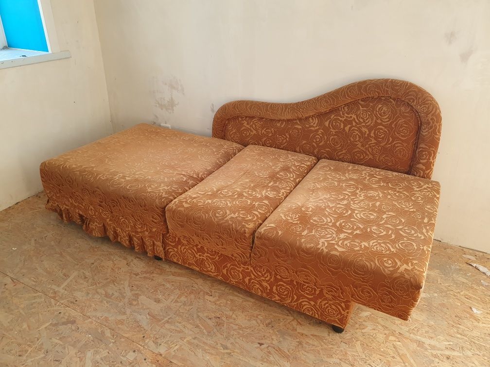 Продам раздвижной диван в отличном состоянии