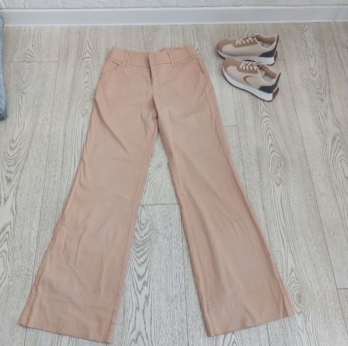 Джинсы новые 46 р., кроссовки новые 38 р.