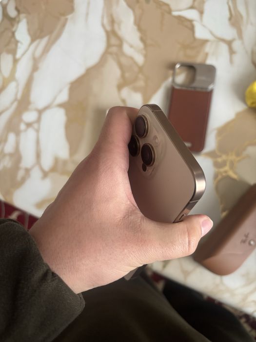 Iphone 16 pro max 256 +ray ban Skayler укиб телефон килинглар илтимос