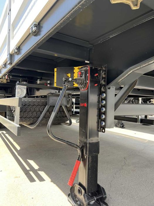 В продаже Новый Полуприцеп бортовой контейнеровоз UzAutoTrailer 12,5 м