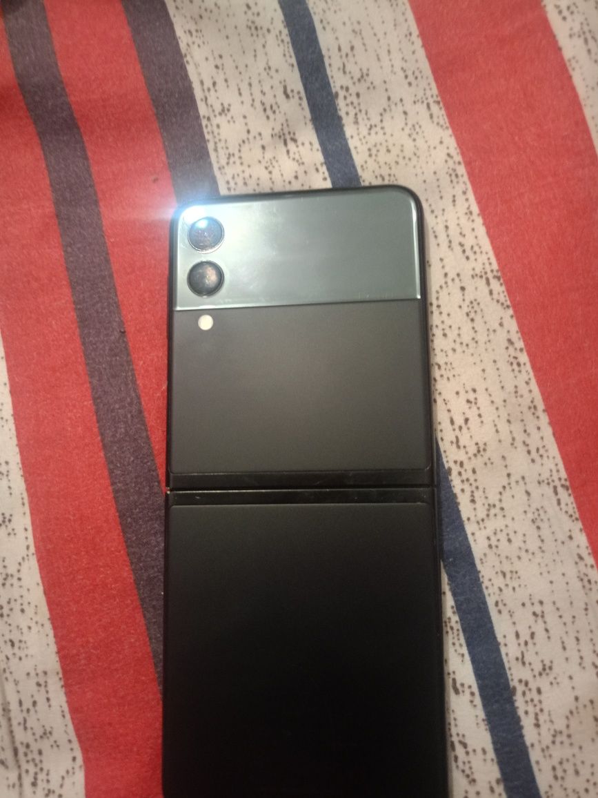 Samsung Galaxy z flip 3 5g