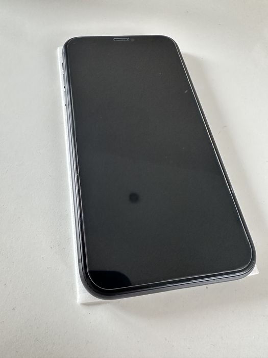 iPhone 11 impecabil 64GB – Folie și huse incluse