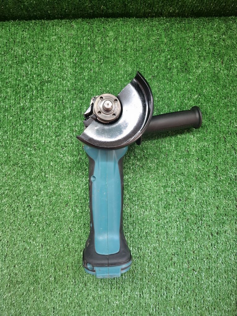 Шлайф на Makita DGA452.