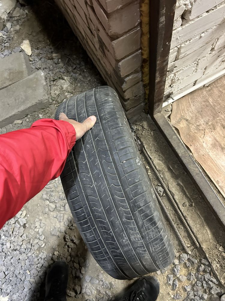 Шины 215/60/17 новый