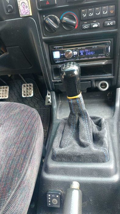 Естествена кожа. Ушиване на маншон за скоростен лост.