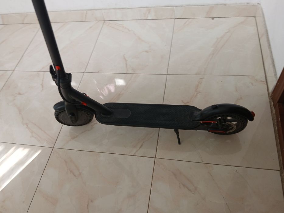 Vând trotineta electrica jrh