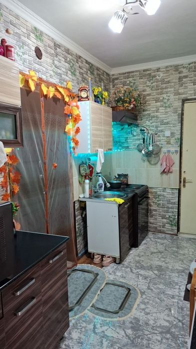 2 ком. квартира в бывшем общежитии, 42 м². Сергели 2. Метро - 500 м!