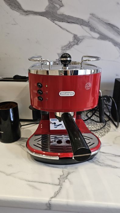 Продам рожковую кофемаши Delonghi