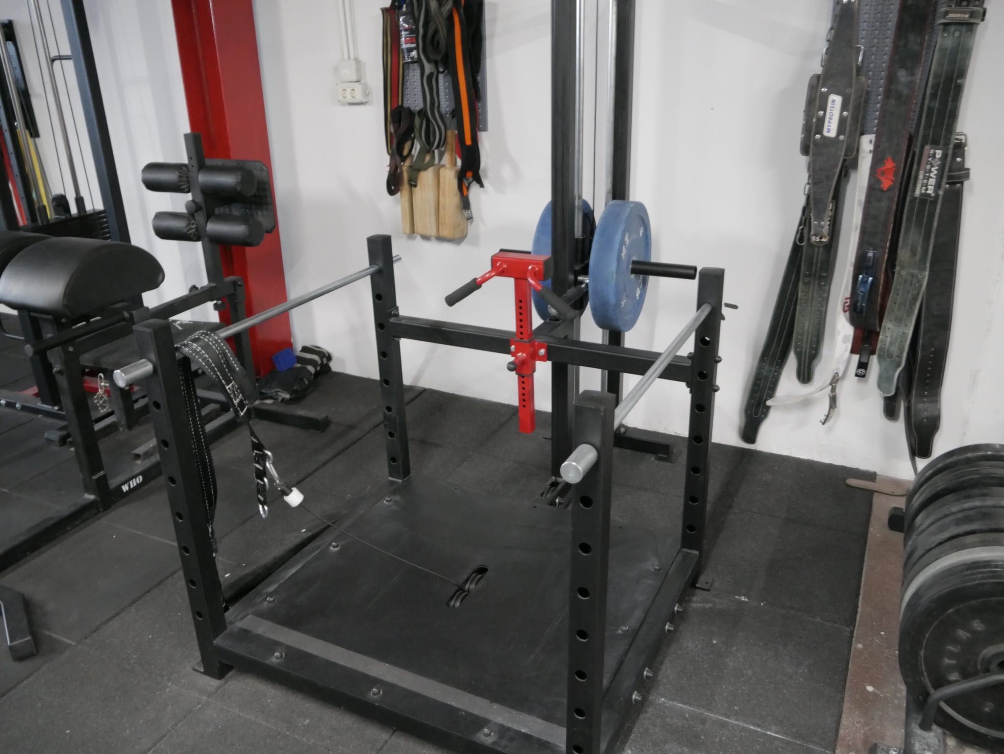 Aparat genuflexiuni / belt squat
