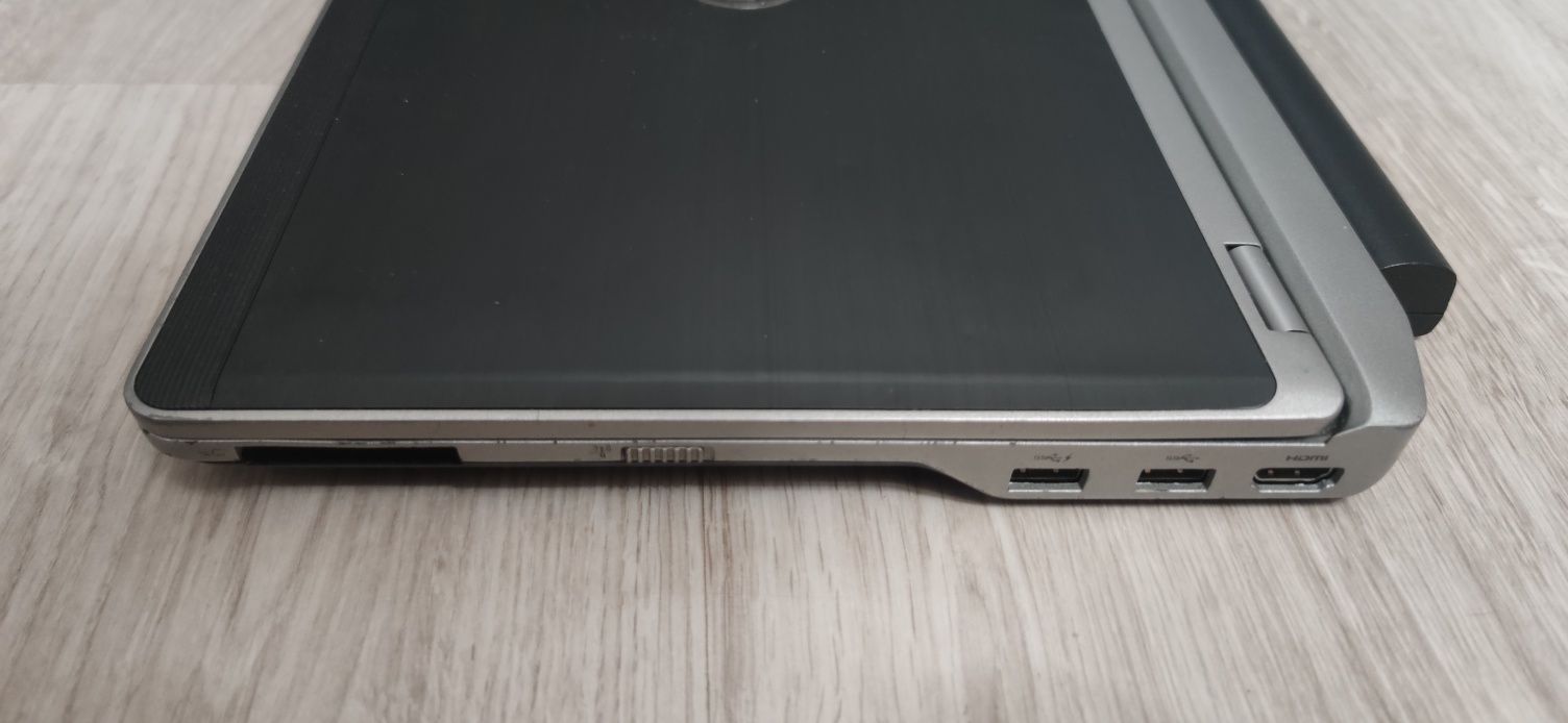 Лаптоп Dell latitude отлично работещ на ТОП ЦЕНА