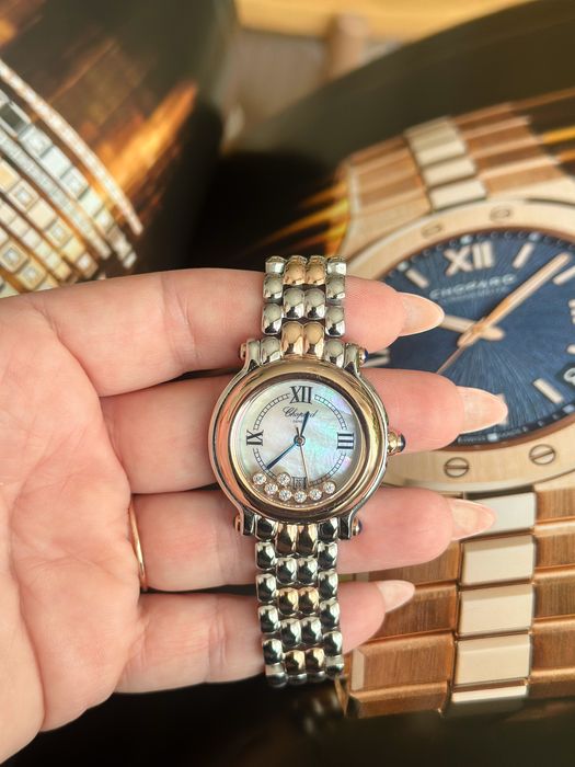 Дамски часовник по модел на Chopard нов.