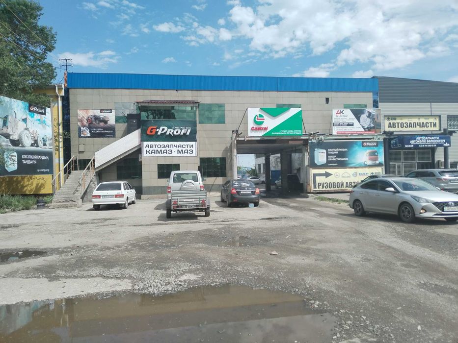 Продам здание с боксами под бизнес.