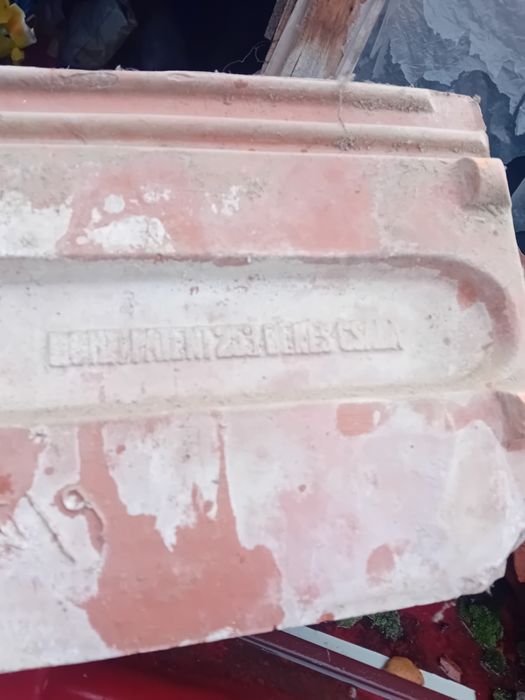 Vând  Tigla  la 50 bani