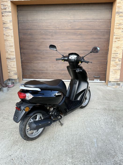 Scuter Peugeot kisbee 2013 , negru lucios (oglindă)