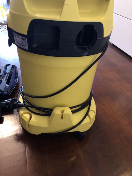 Vând aspirator multifuncțional Karcher WD 3.  1.628-101.0   17L.1000W