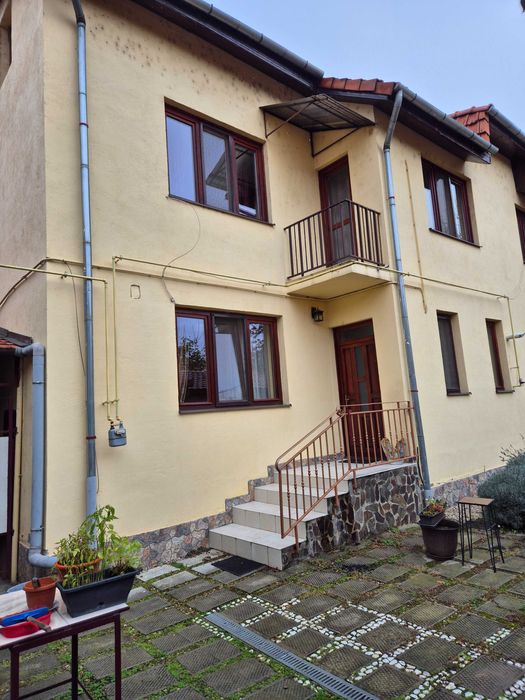 Casa parter si etaj 130 mp utili mobilata Decebal langa Lidl curte