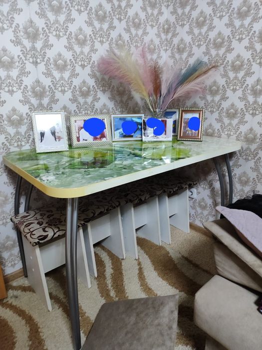 Продам стол без стульев в хорошем состоянии