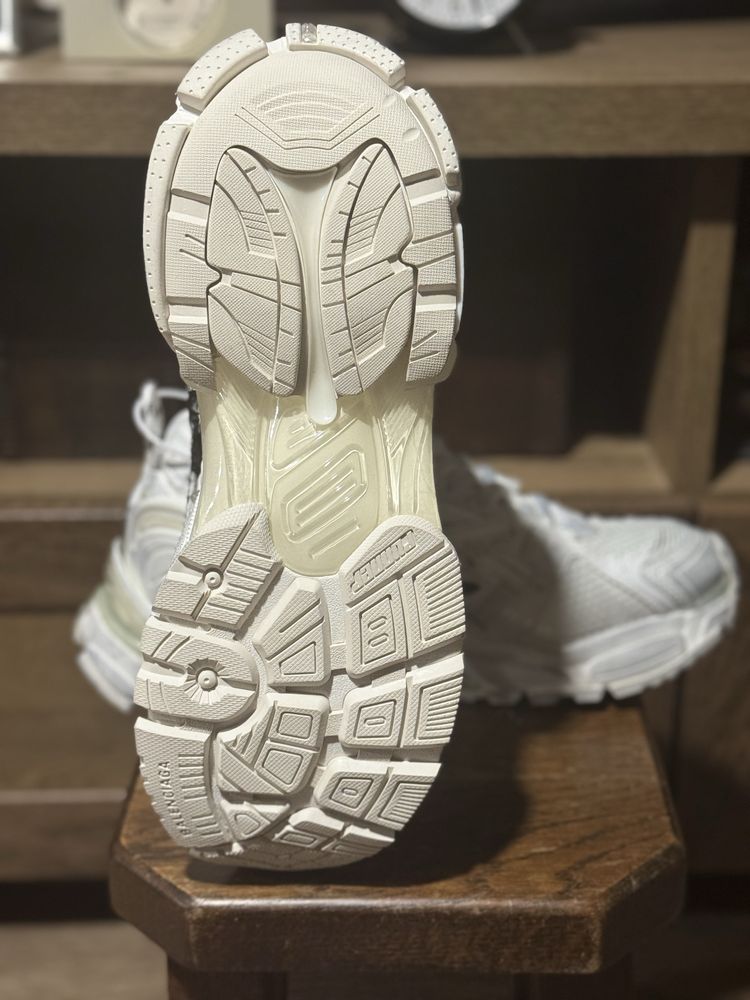 Balenciaga runner graffiti 42